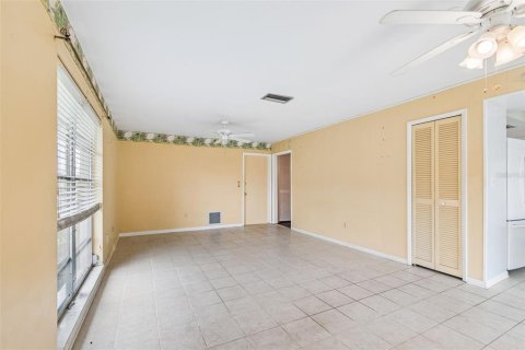 House in Seminole, Florida 3 bedrooms, 201.69 sq.m. № 2221569 - photo 20