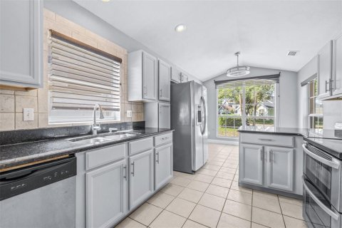 House in Haines City, Florida 4 bedrooms, 190.26 sq.m. № 2110584 - photo 13