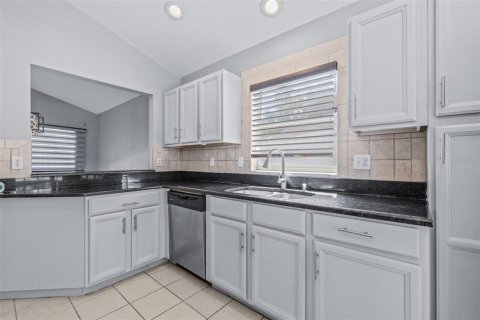 House in Haines City, Florida 4 bedrooms, 190.26 sq.m. № 2110584 - photo 15