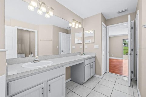 House in Haines City, Florida 4 bedrooms, 190.26 sq.m. № 2110584 - photo 23