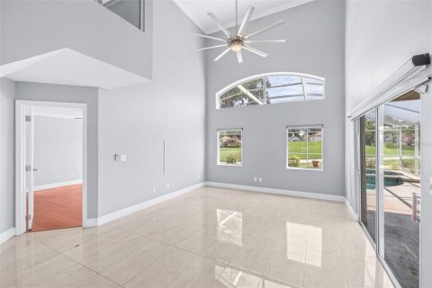 House in Haines City, Florida 4 bedrooms, 190.26 sq.m. № 2110584 - photo 8