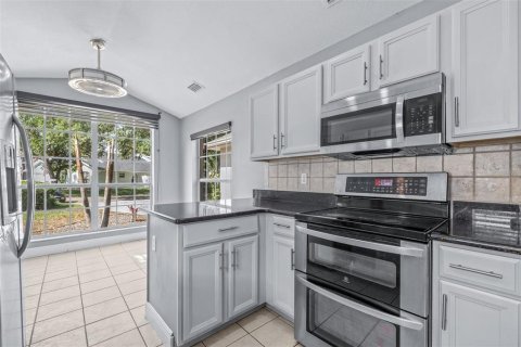 House in Haines City, Florida 4 bedrooms, 190.26 sq.m. № 2110584 - photo 14