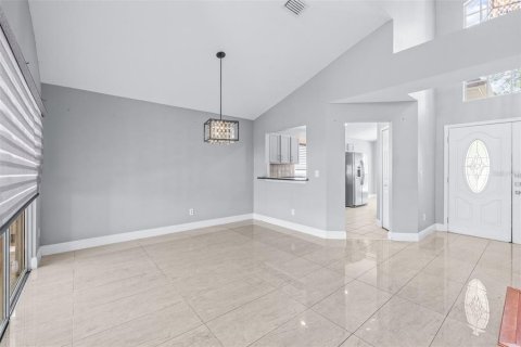 House in Haines City, Florida 4 bedrooms, 190.26 sq.m. № 2110584 - photo 12