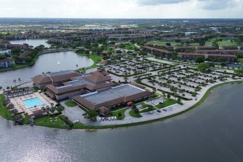 Condo in Pembroke Pines, Florida, 2 bedrooms  № 2040693