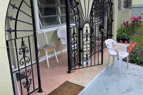 Villa ou maison à Miami, Floride 3 chambres, 129.13 m2 № 2082282