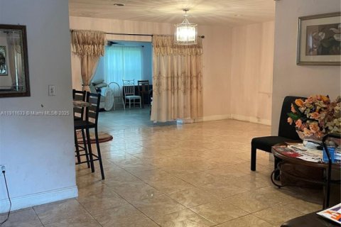 Villa ou maison à vendre à Miami, Floride: 3 chambres, 129.13 m2 № 2082282 - photo 5