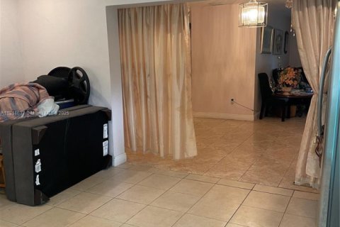 Villa ou maison à vendre à Miami, Floride: 3 chambres, 129.13 m2 № 2082282 - photo 4