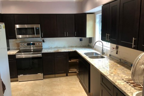 Villa ou maison à vendre à Miami, Floride: 3 chambres, 129.13 m2 № 2082282 - photo 2