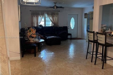 Villa ou maison à vendre à Miami, Floride: 3 chambres, 129.13 m2 № 2082282 - photo 3