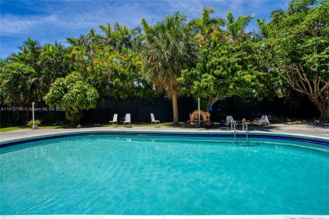 Condo in Hallandale Beach, Florida, 1 bedroom  № 2013912 - photo 16