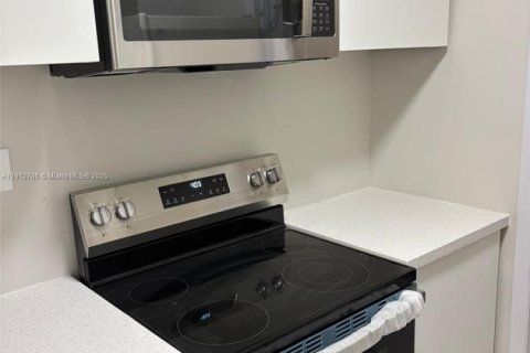 Condo in Hallandale Beach, Florida, 1 bedroom  № 2013912 - photo 7