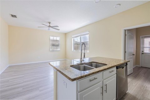 Townhouse in Windermere, Florida 3 bedrooms, 162.39 sq.m. № 1913878 - photo 15