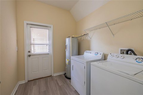 Townhouse in Windermere, Florida 3 bedrooms, 162.39 sq.m. № 1913878 - photo 16