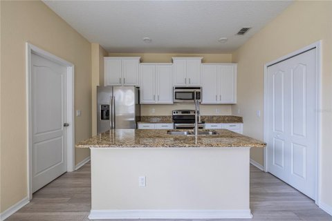 Townhouse in Windermere, Florida 3 bedrooms, 162.39 sq.m. № 1913878 - photo 13