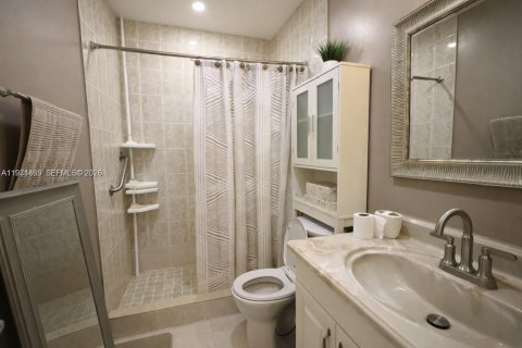 Casa en alquiler en Miami, Florida, 3 dormitorios, 94.3 m2 № 2032279 - foto 7