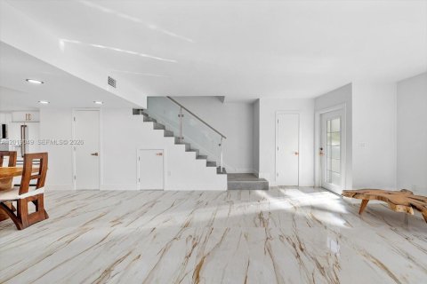 Touwnhouse à vendre à North Miami Beach, Floride: 3 chambres, 147.71 m2 № 2256637 - photo 16