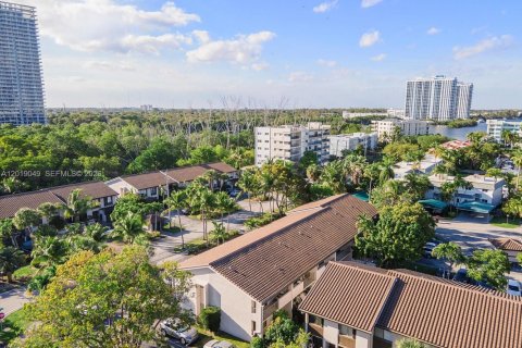 Touwnhouse à vendre à North Miami Beach, Floride: 3 chambres, 147.71 m2 № 2256637 - photo 30
