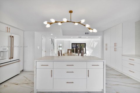 Touwnhouse à vendre à North Miami Beach, Floride: 3 chambres, 147.71 m2 № 2256637 - photo 6