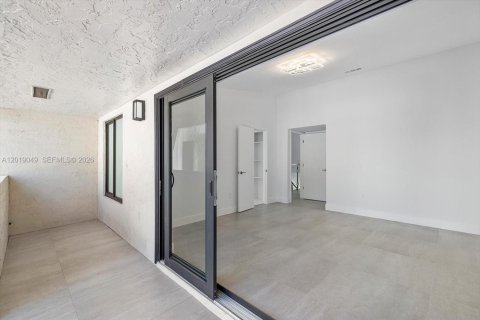 Touwnhouse à vendre à North Miami Beach, Floride: 3 chambres, 147.71 m2 № 2256637 - photo 19