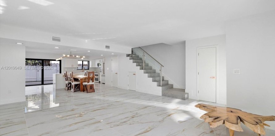Touwnhouse à North Miami Beach, Floride 3 chambres, 147.71 m2 № 2256637