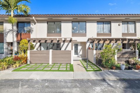 Touwnhouse à vendre à North Miami Beach, Floride: 3 chambres, 147.71 m2 № 2256637 - photo 27
