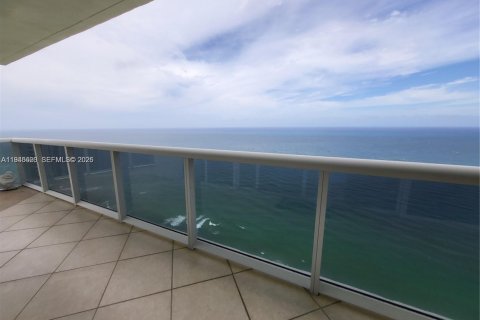 Condo in Hallandale Beach, Florida, 3 bedrooms  № 2002023 - photo 6