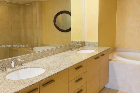 Condo in Hallandale Beach, Florida, 3 bedrooms  № 2002023 - photo 9