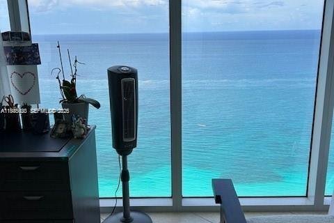 Condo in Hallandale Beach, Florida, 3 bedrooms  № 2002023 - photo 11