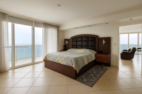 Condo in Hallandale Beach, Florida, 3 bedrooms  № 2002023 - photo 7
