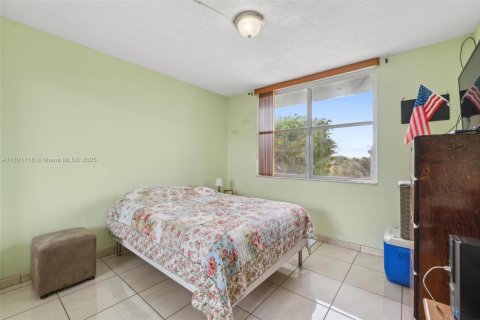 Condominio en venta en Hialeah, Florida, 2 dormitorios, 83.8 m2 № 1937650 - foto 17