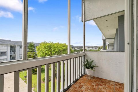 Condominio en venta en Hialeah, Florida, 2 dormitorios, 83.8 m2 № 1937650 - foto 23