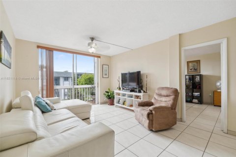 Condo in Hialeah, Florida, 2 bedrooms  № 1937650 - photo 7