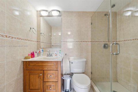 Condominio en venta en Hialeah, Florida, 2 dormitorios, 83.8 m2 № 1937650 - foto 20