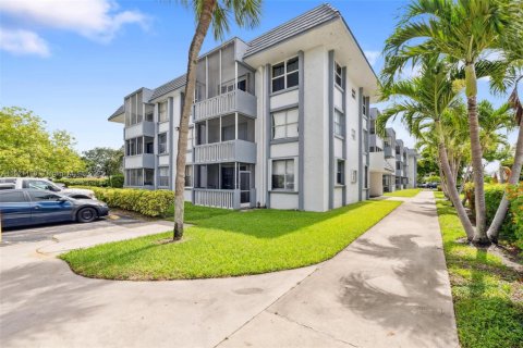 Copropriété à vendre à Hialeah, Floride: 2 chambres, 83.8 m2 № 1937650 - photo 1