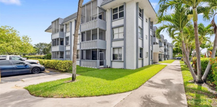 Condominio en Hialeah, Florida, 2 dormitorios  № 1937650