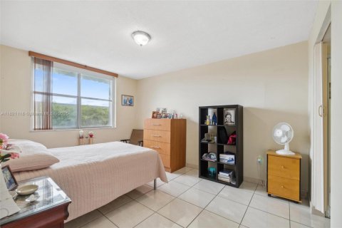 Condominio en venta en Hialeah, Florida, 2 dormitorios, 83.8 m2 № 1937650 - foto 15