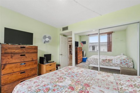 Condominio en venta en Hialeah, Florida, 2 dormitorios, 83.8 m2 № 1937650 - foto 18