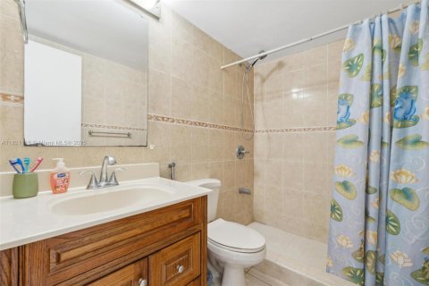 Condominio en venta en Hialeah, Florida, 2 dormitorios, 83.8 m2 № 1937650 - foto 21