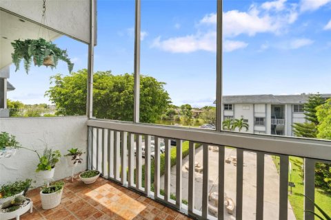 Condominio en venta en Hialeah, Florida, 2 dormitorios, 83.8 m2 № 1937650 - foto 22