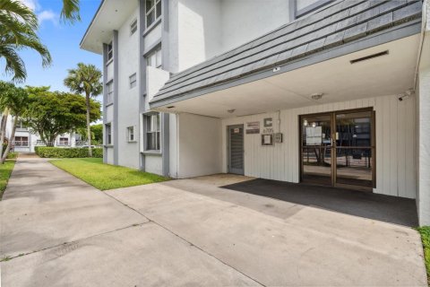 Condominio en venta en Hialeah, Florida, 2 dormitorios, 83.8 m2 № 1937650 - foto 3
