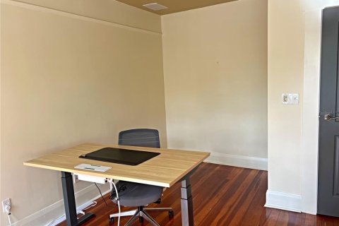 Propiedad comercial en alquiler en Tampa, Florida, 270.53 m2 № 1569756 - foto 8