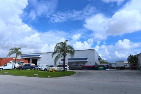 Propiedad comercial en Miami, Florida № 2158578