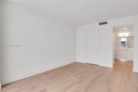 Apartamento en alquiler en Miami, Florida, 1 dormitorio, 96.25 m2 № 1970187 - foto 19