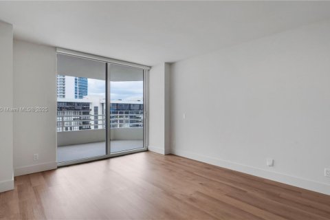 Apartamento en alquiler en Miami, Florida, 1 dormitorio, 96.25 m2 № 1970187 - foto 18