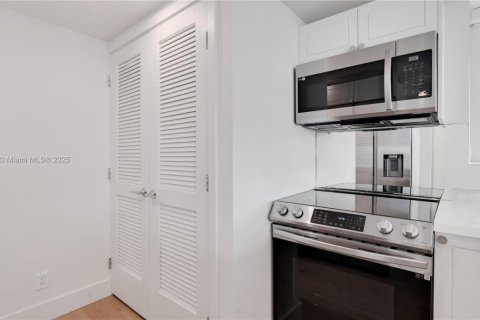 Apartamento en alquiler en Miami, Florida, 1 dormitorio, 96.25 m2 № 1970187 - foto 10