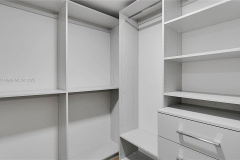 Apartamento en alquiler en Miami, Florida, 1 dormitorio, 96.25 m2 № 1970187 - foto 22