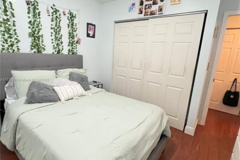 House in Miami, Florida 3 bedrooms, 133.31 sq.m. № 1935449 - photo 17