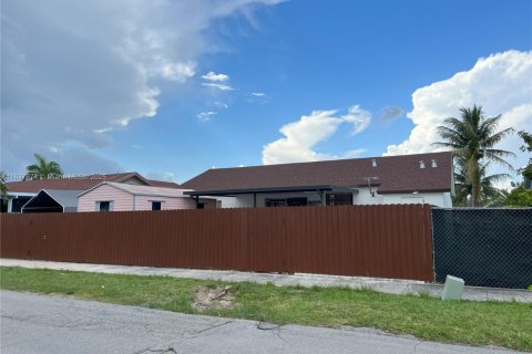 House in Miami, Florida 3 bedrooms, 133.31 sq.m. № 1935449 - photo 4