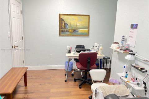 House in Miami, Florida 3 bedrooms, 133.31 sq.m. № 1935449 - photo 26