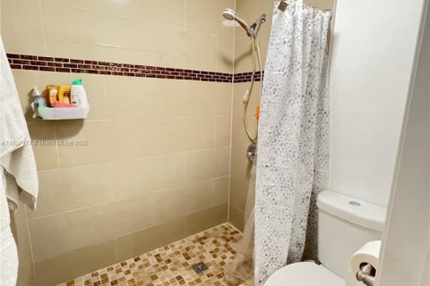 House in Miami, Florida 3 bedrooms, 133.31 sq.m. № 1935449 - photo 22